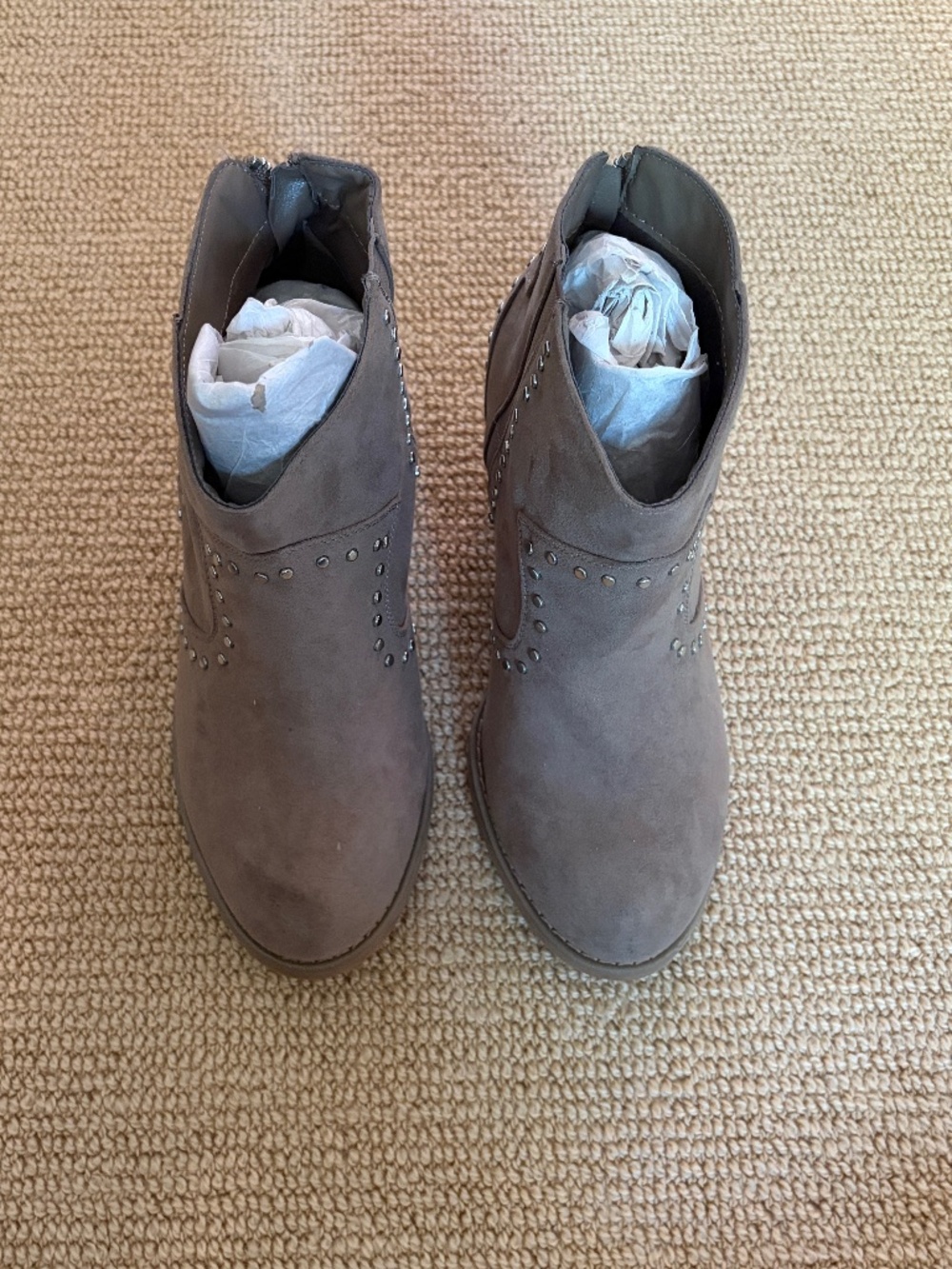 Women's Torrid Taupe Faux Suede With Studs Booties, Size 6 NWT